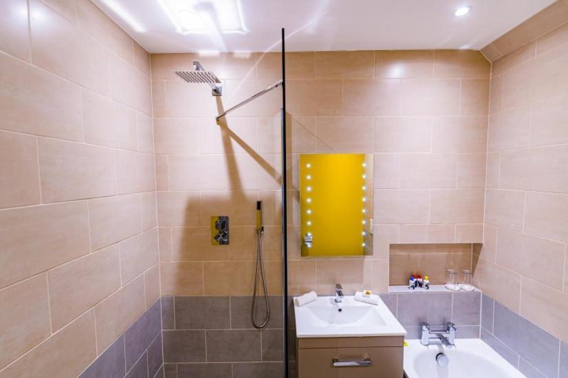 Stonecross Manor Hotel ケンダル エクステリア 写真
